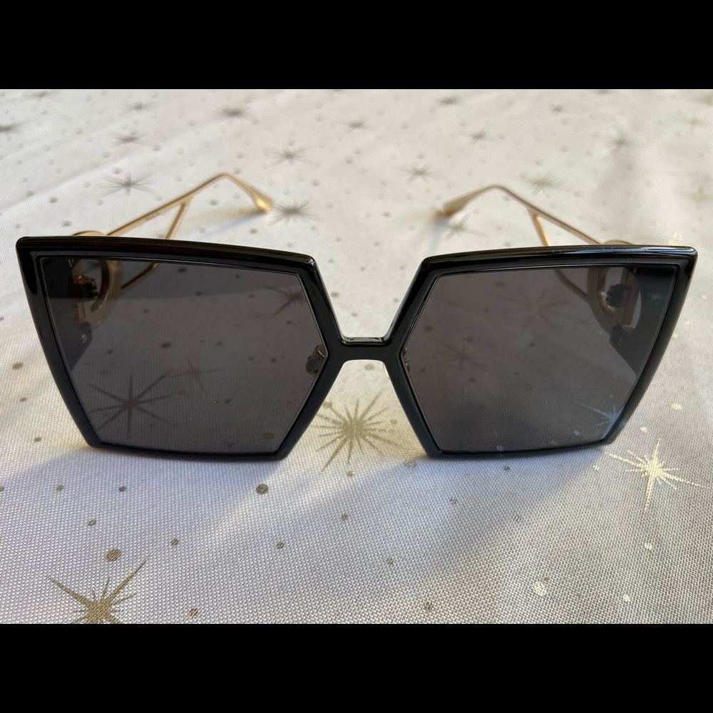 Dior 30Montaigne SU Preowned in great condition